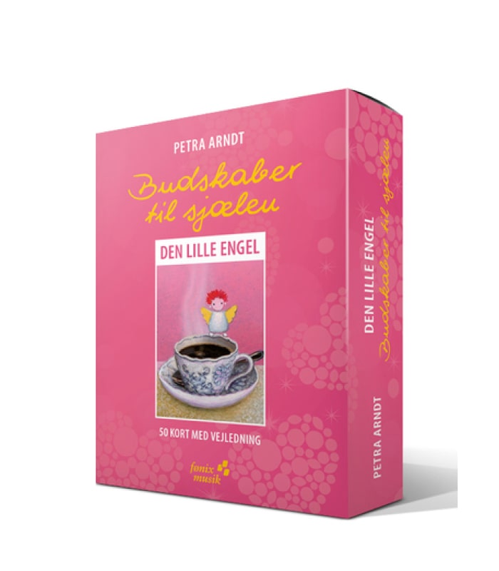 Produktæske med titlen Den Lille Engel Budskaber til sjælen af Petra Arndt Æsken har en pink farve og indeholder illustrationer samt teksten 50 kort med vejledning Egen illustration af en te- eller kaffekop med en blå håndmalet tallerken og en lille engel med rød hår og gule vinger siddende på kanten