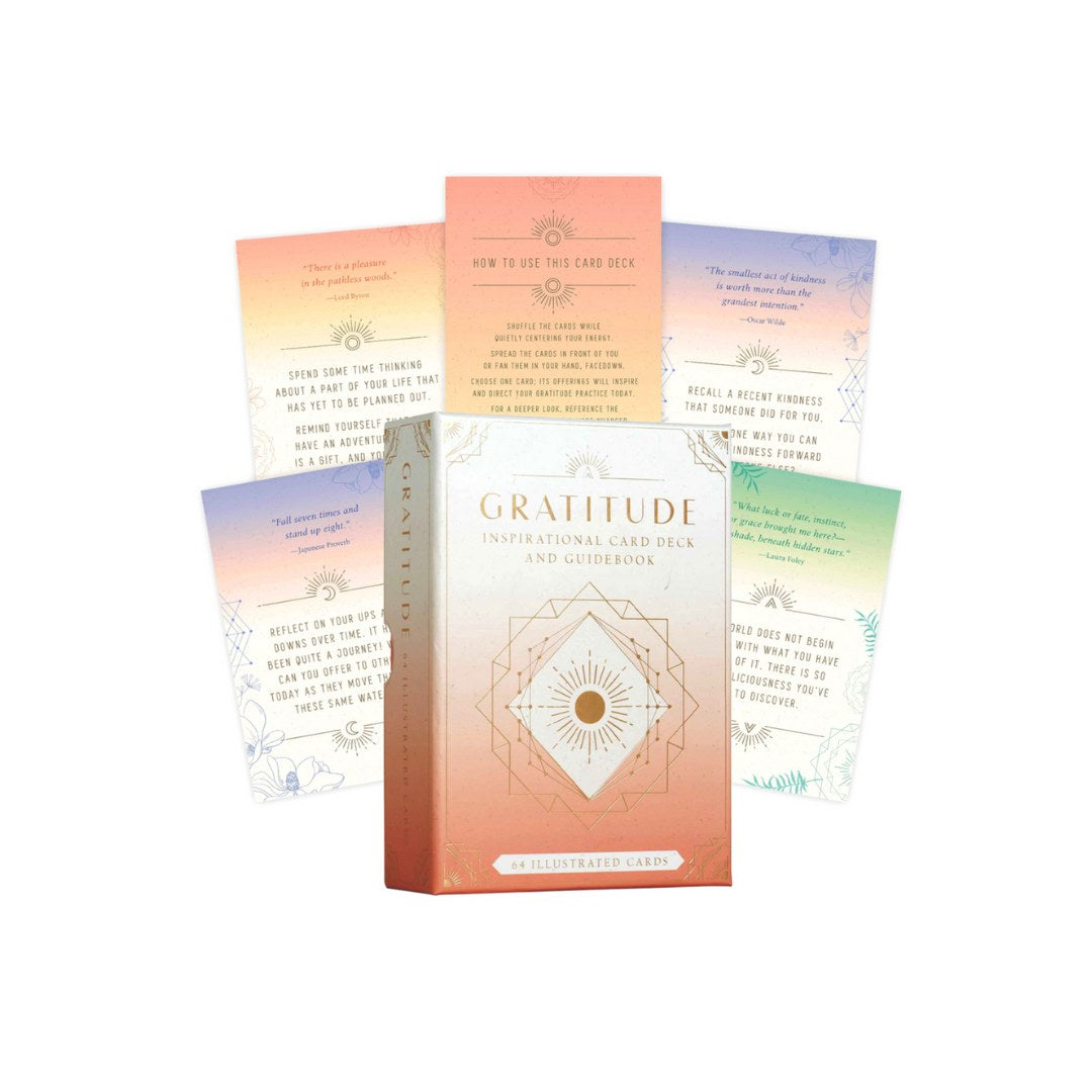 Gratitude inspirerende kortsæt med vejledning pakket i en elegant æske omkranset af farvefulde kort med citater og instruktioner til brugen af kortene, fokus på taknemmelighed og positivitet
