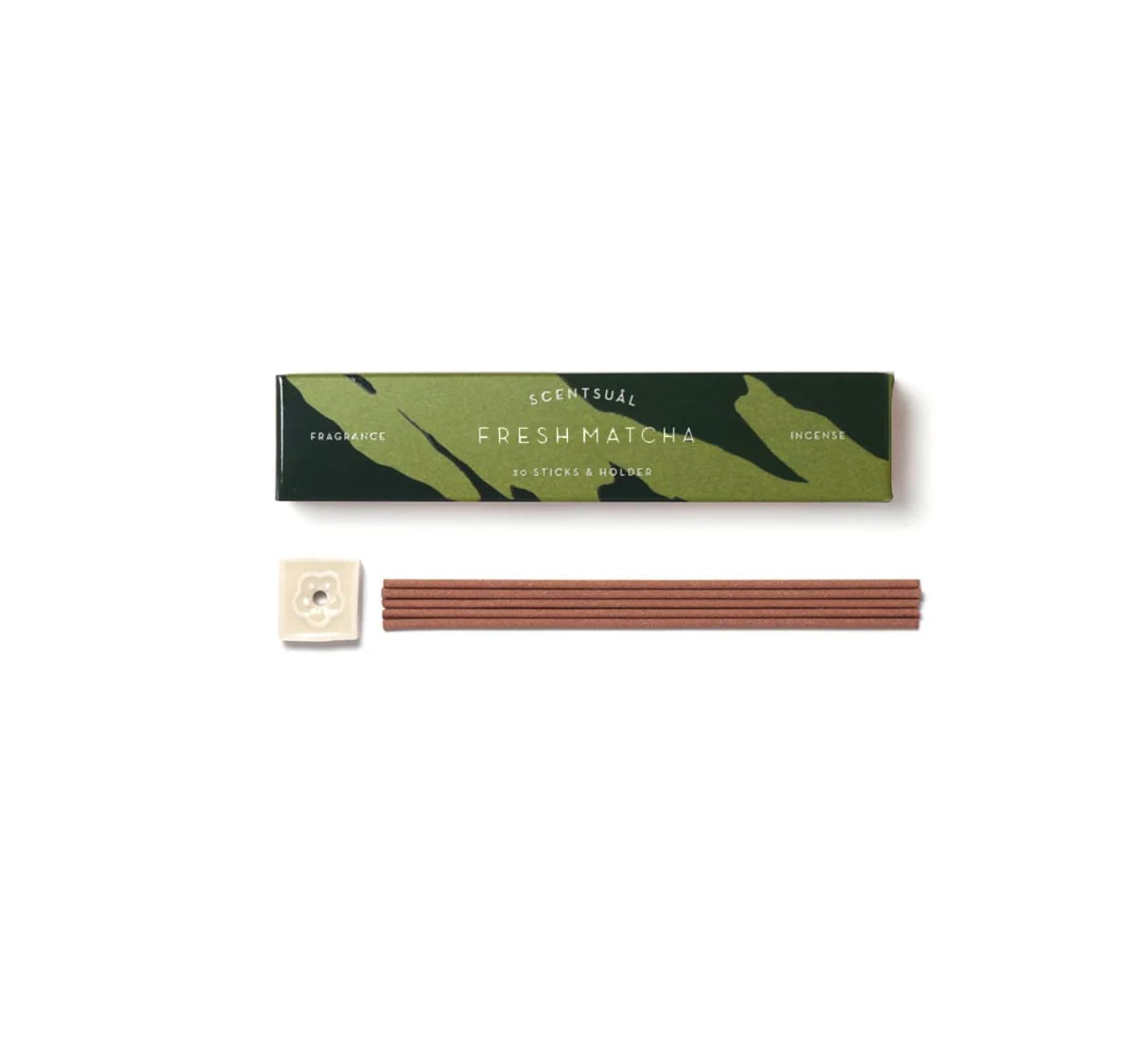 Billede af produktet Fresh matcha fra Scentsual der viser en emballage med grønne nuancer og en pakke med brune røgelsespinde samt en holder til pinde.