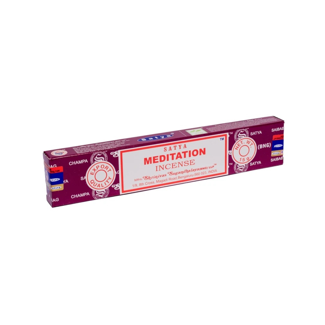 Meditionsrøgelse fra Satya i en lilla pakke med tekst der angiver produktnavnet Meditation Incense samt logo og kvalitetsmærker.