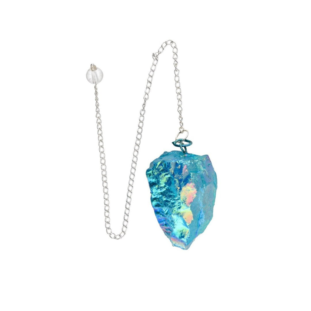 Pendul med Aqua Aura kristall i blå och lila nyanser på en silverkedja
