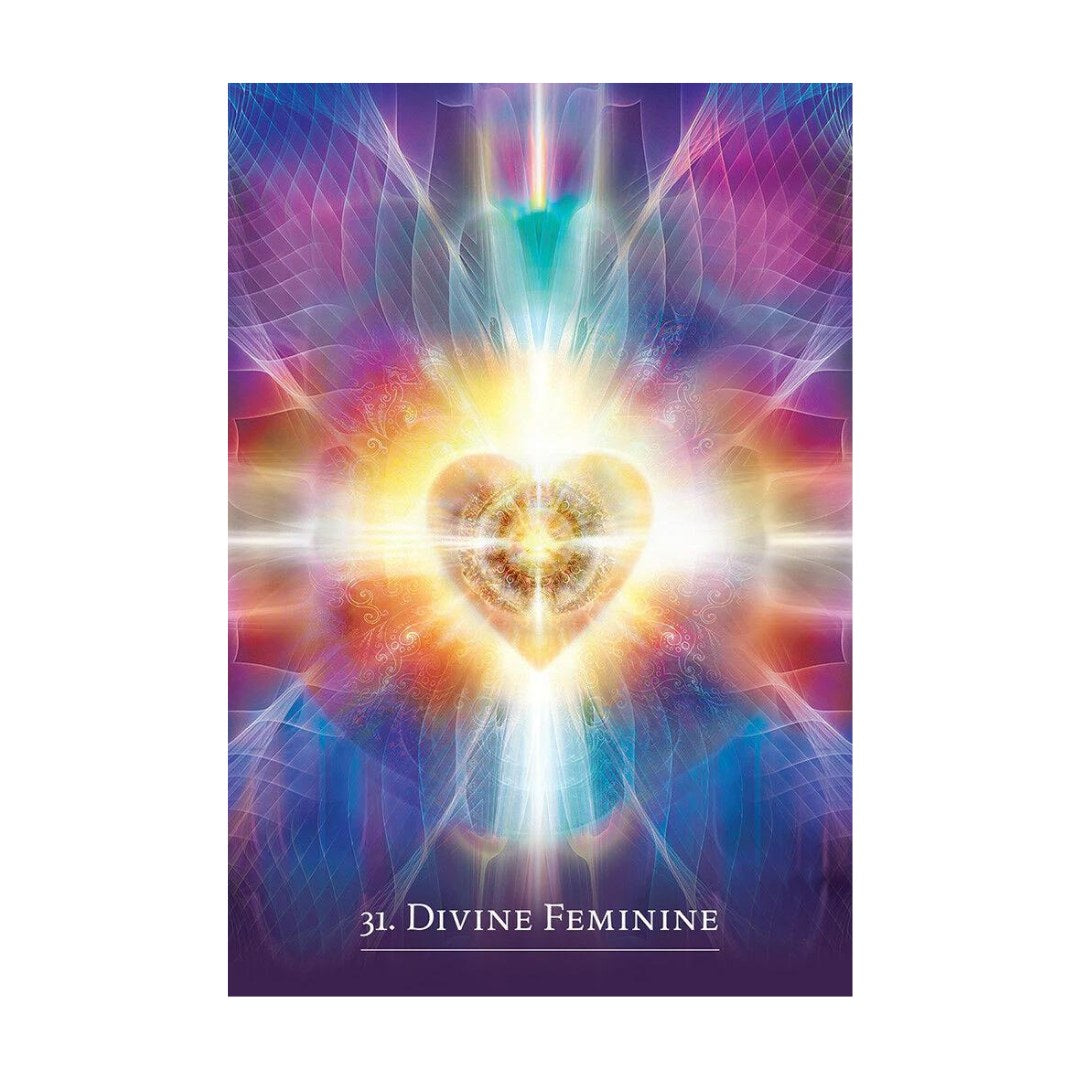 Farverigt orakelkort med en hjerteformet lysglorie i midten omgivet af strålende energier i nuancer af lilla, blå, og guld med teksten 31 Divine Feminine nederst.