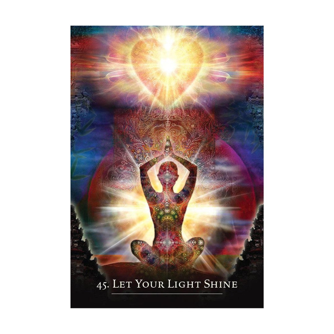 Farverig illustration af en person i meditationsstilling med hænderne løftet over hovedet omgivet af lys og mønstre som symboliserer indre styrke og kærlighed med teksten 45 Let Your Light Shine nederst