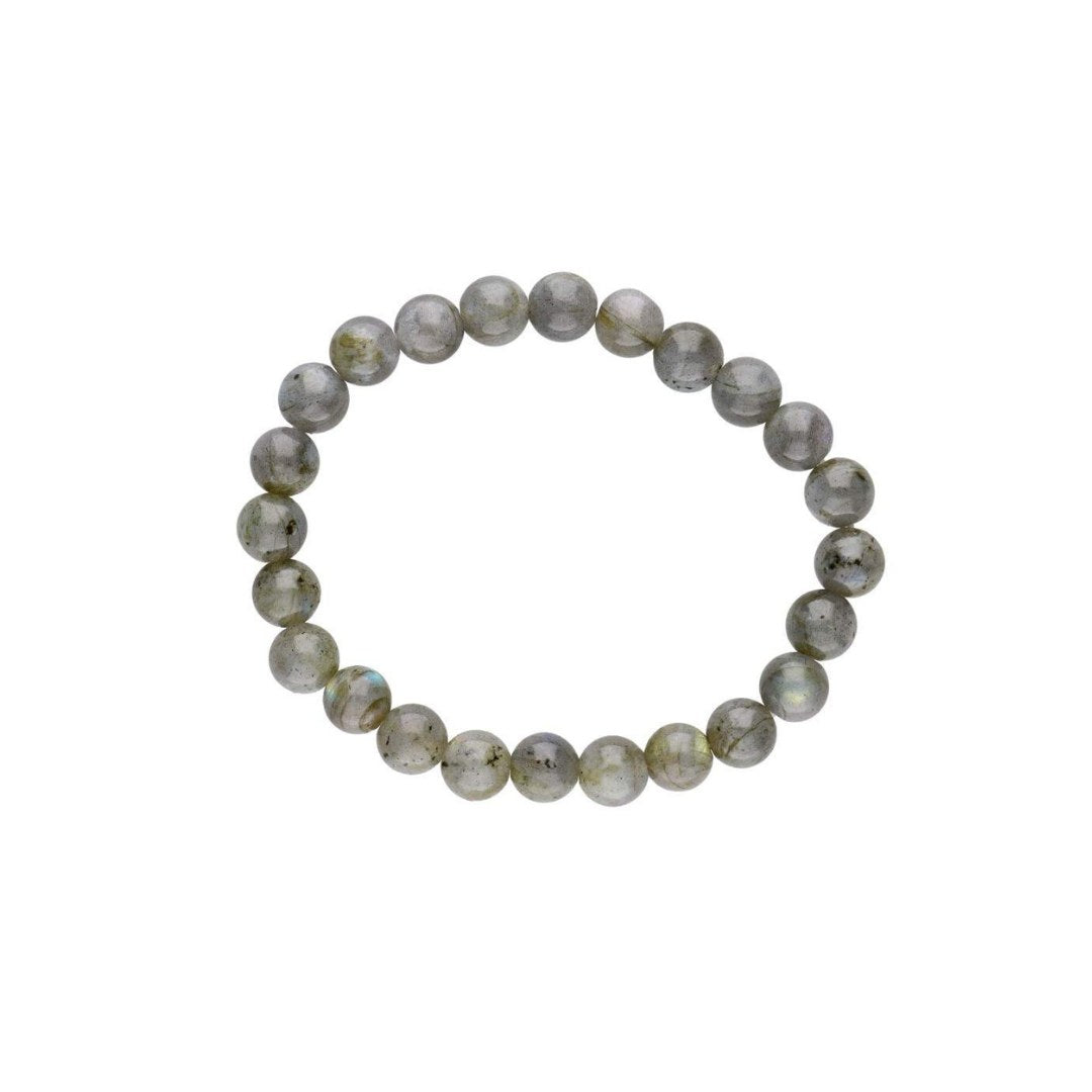 Labradorit armbånd bestående af glatte perler med en grålig farve og iriserende nuancer der skaber et skinnende og elegant udseende