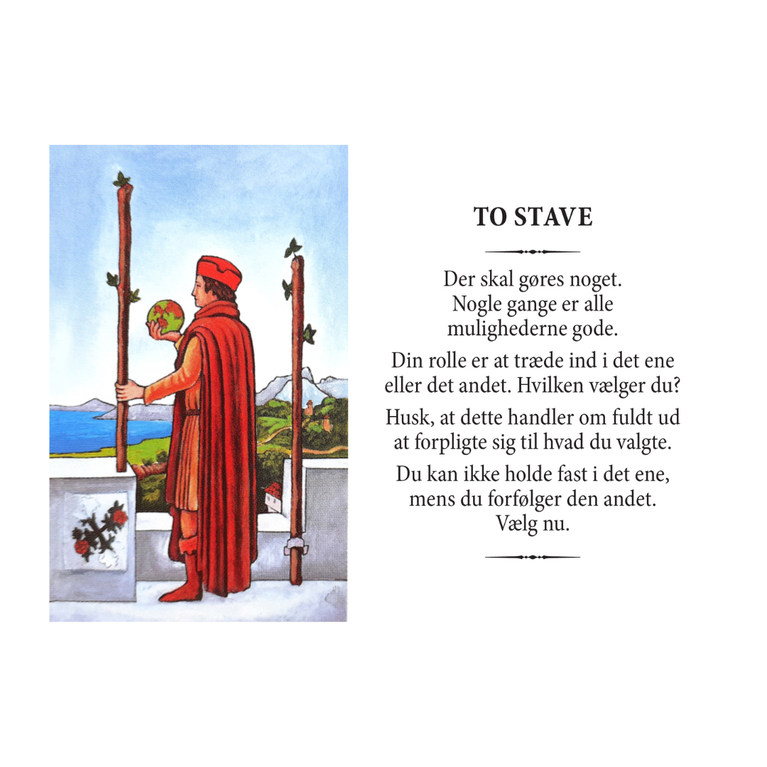 Illustration af To Stave fra Rider Waite Tarot, der viser en mand iført rød kappe, der holder en globe, mens han ser ud over en kystlinje med to stave i baggrunden. Tekst til højre beskriver betydningen af kortet, der opfordrer til valg og forpligtelse.