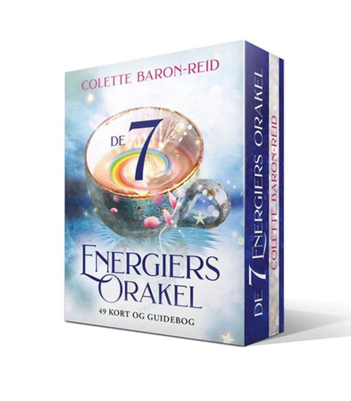 Produktet De 7 Energier af Colette Baron-Reid præsenteres i en farverig pakke med en magisk tekop og en regnbue der stråler fra overfladen der illustrerer kortene og guidebogen som indeholder 49 kort og vejledning til brug