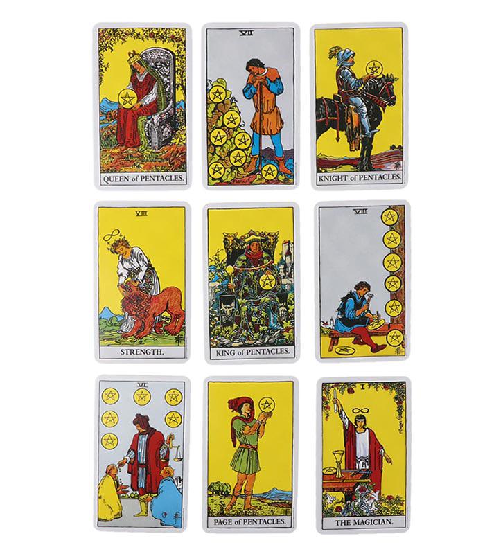 Rider-Waite tarotkort i et layout med ni kort hvoraf de øverste tre kort viser dronningen af pentakleren, syv pentakler og ridderen af pentaklerne. De midterste kort viser styrken, kongen af pentaklerne og otte pentakler. De nederste kort viser seks pentakler, siden af pentaklerne og tryllekunstneren. Alle kort har lyse farver og detaljerede illustrationer.