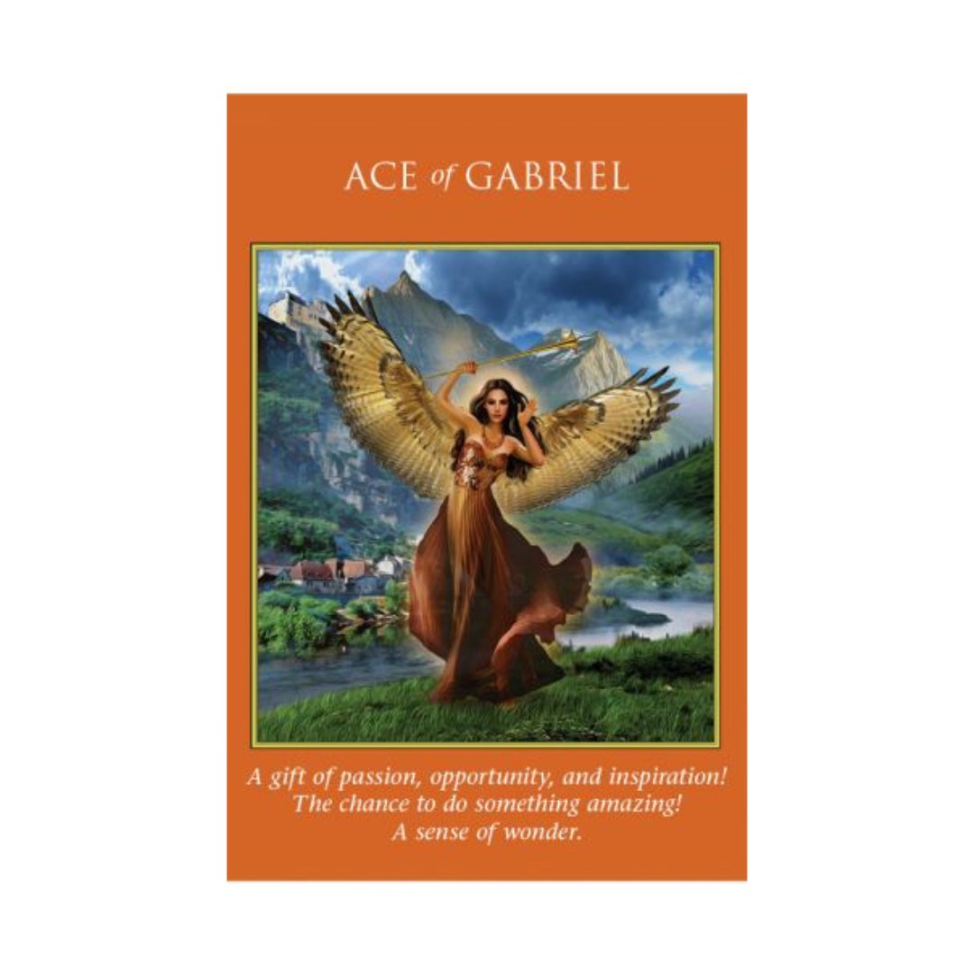 Ace of Gabriel tarotkort med en kvinde iført en lang kjole og store gyldne vinger, omgivet af en naturskøn baggrund med bjerge og en sø, der symboliserer passion og muligheder.